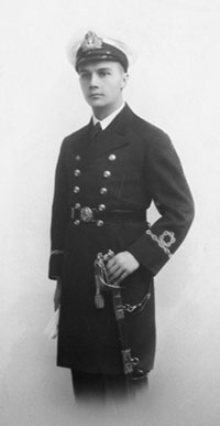 Anmgus Mackenzie on completing apprenticeship with Cairn Linesz, 1926.