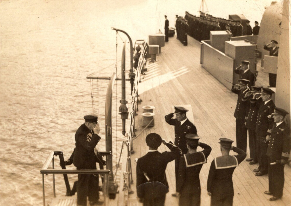 Churchill coming aboard MS Hecla at Havelfjord