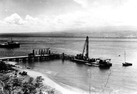 Building a jetty at Gili Manuk, East Balli, for the corvettes of the Dutch Navy