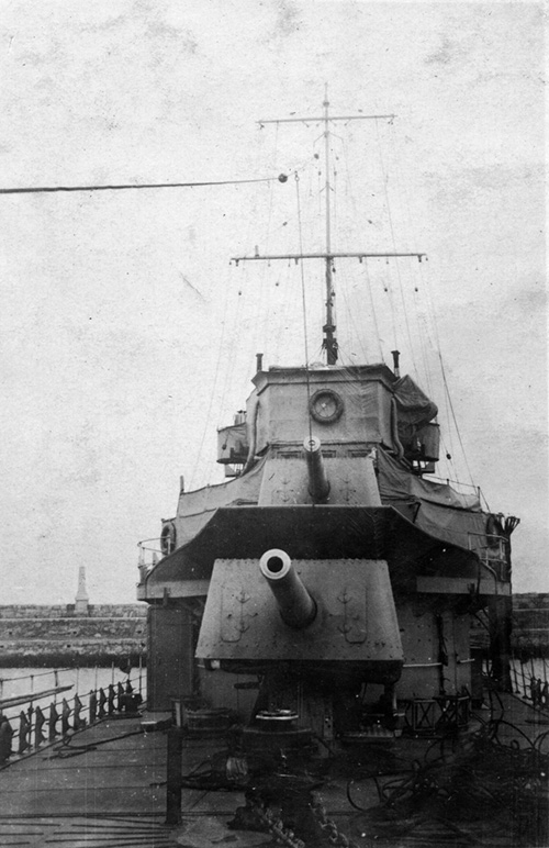 HMS Venomous from bow showing guns